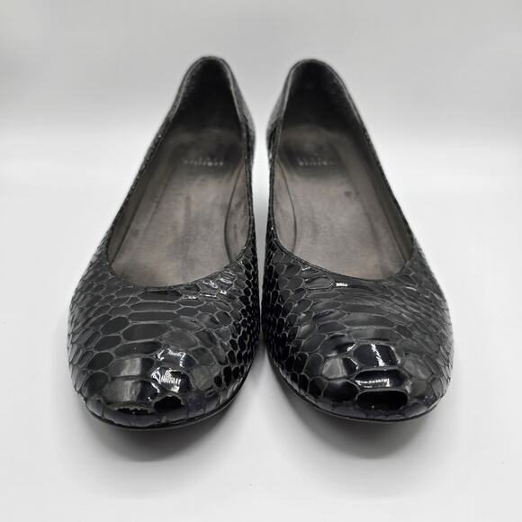 Stuart Weitzman black patent snake print low heel close toe wedges - Picture 6 of 14